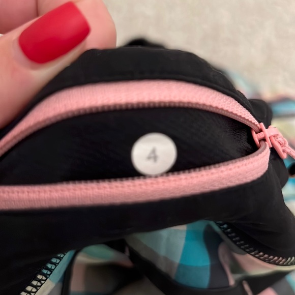 Lululemon Speed Up Shorts Size 4 - Picture 3 of 4